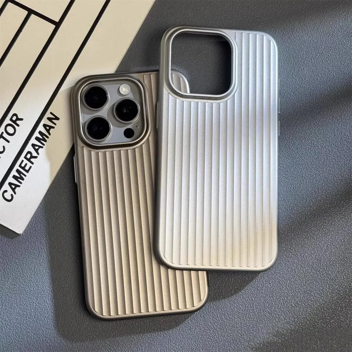 Coque de téléphone fine antichoc à nervures mate