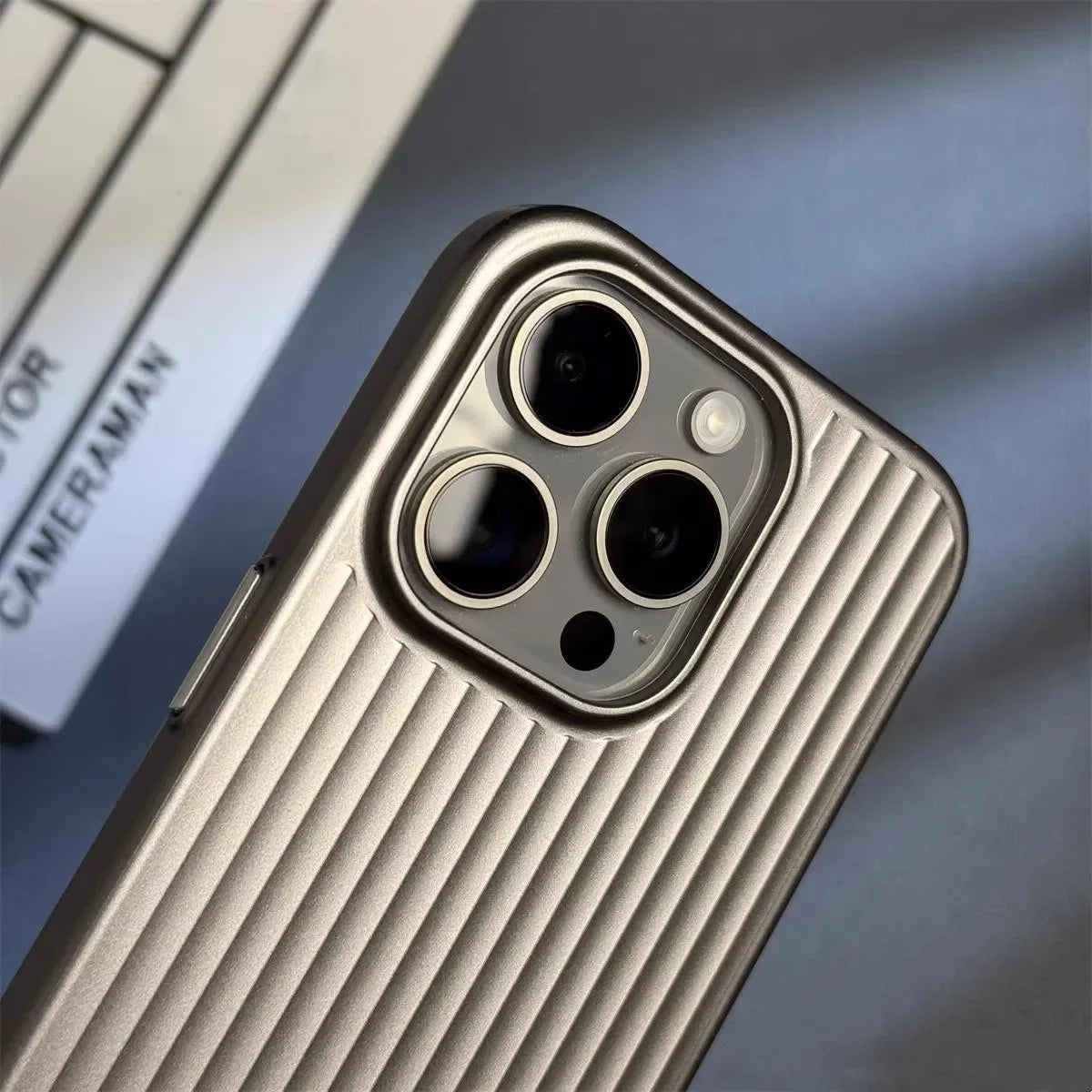Coque de téléphone fine antichoc à nervures mate
