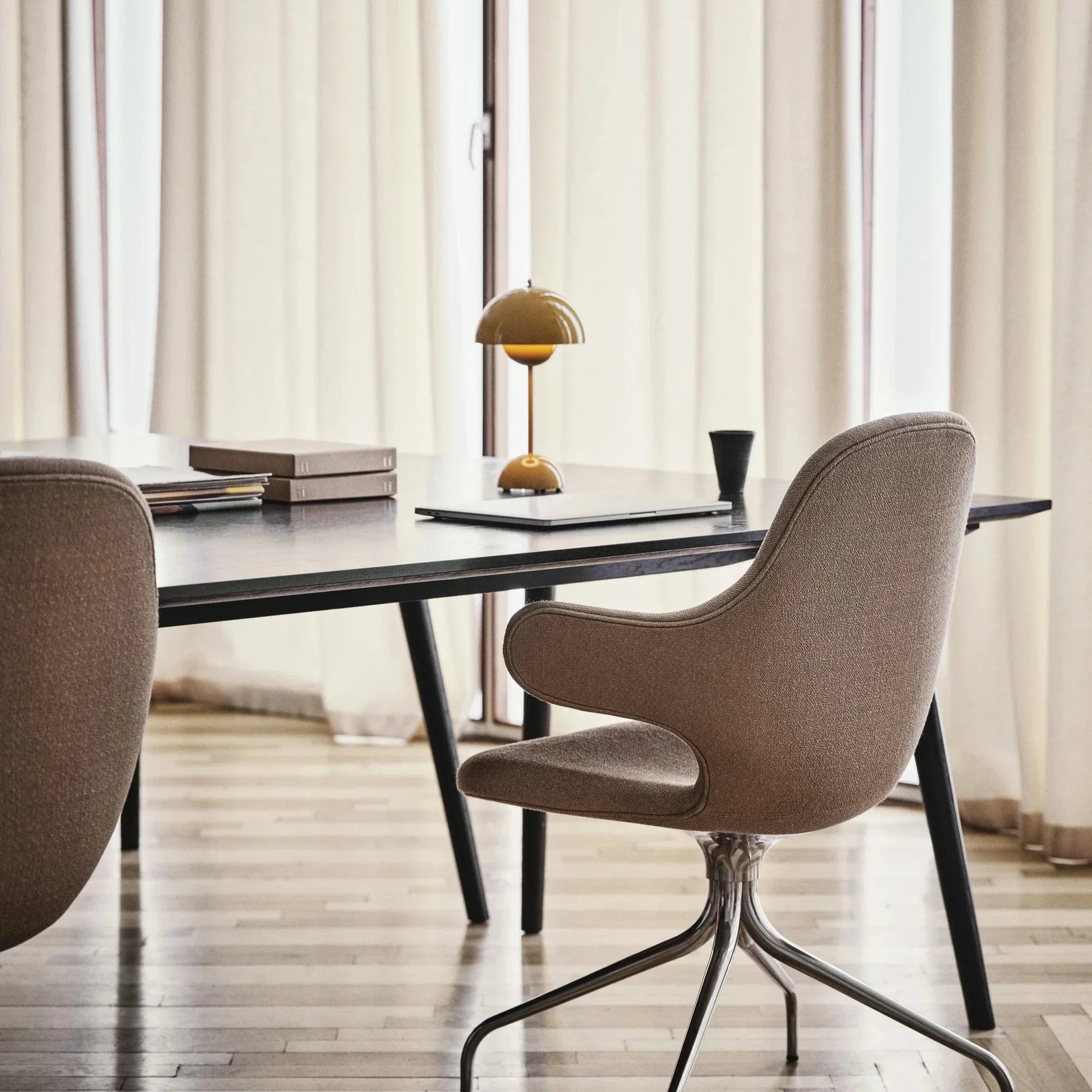 stylish-led-table-lamp-for-amb-30-uhvdm9