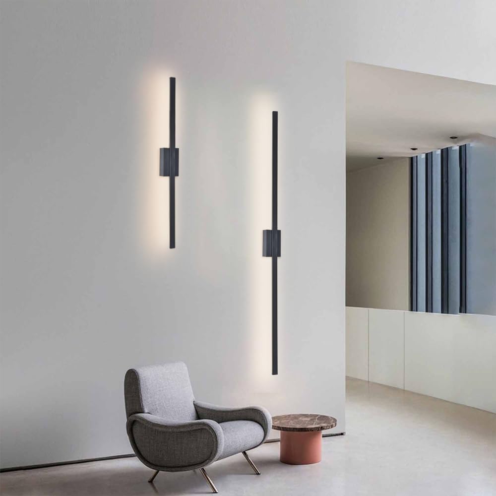 Apliques de pared LED de hierro largos, minimalistas e industriales, para una decoración contemporánea y una iluminación elegante.