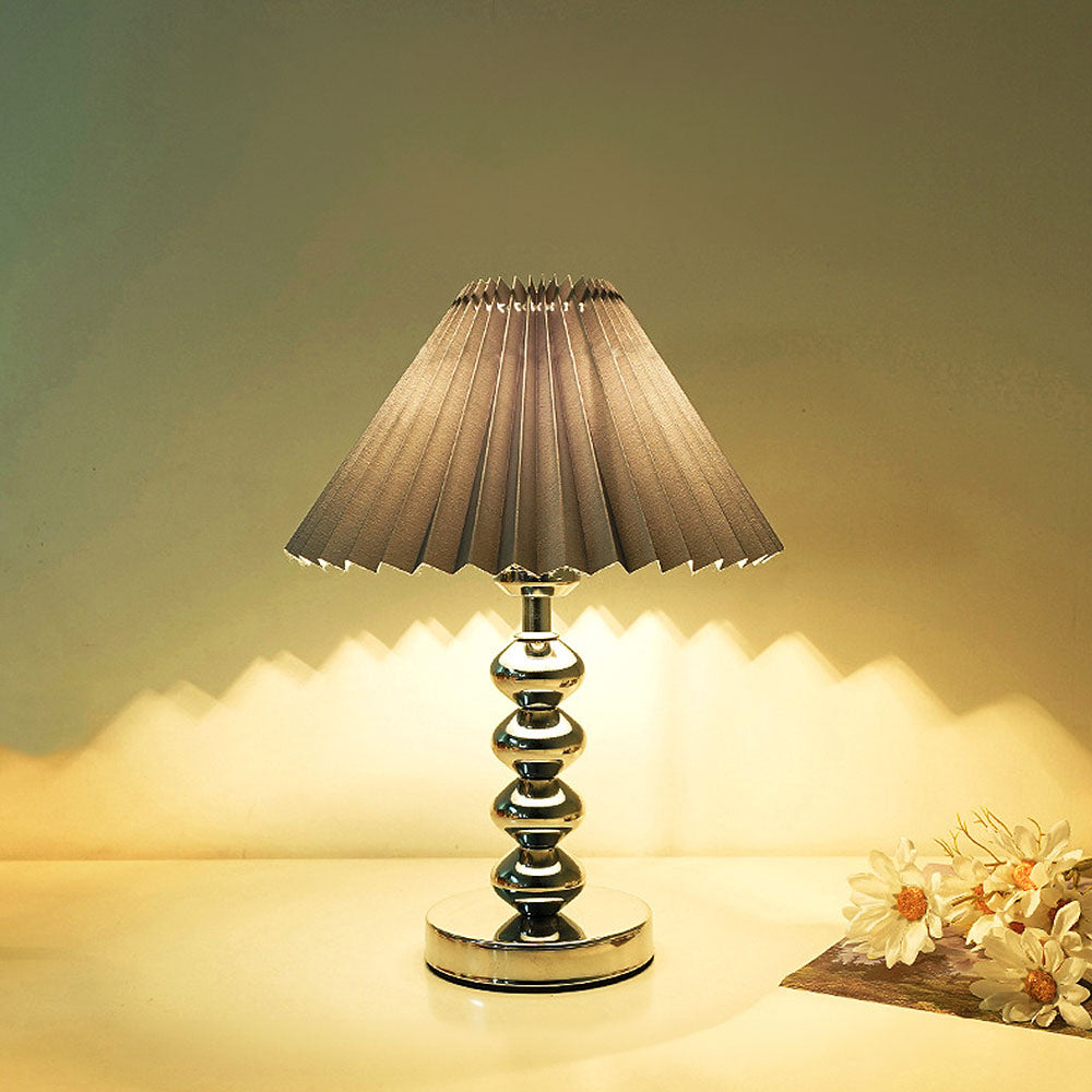 Elegant Modern Iron Table Lamp – A Stylish and Simple Lighting Solution for Contemporary Luxury Interiors