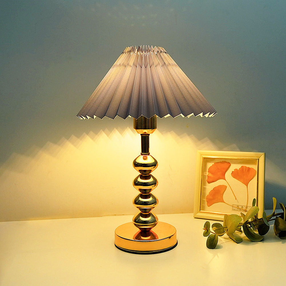 Elegant Modern Iron Table Lamp – A Stylish and Simple Lighting Solution for Contemporary Luxury Interiors