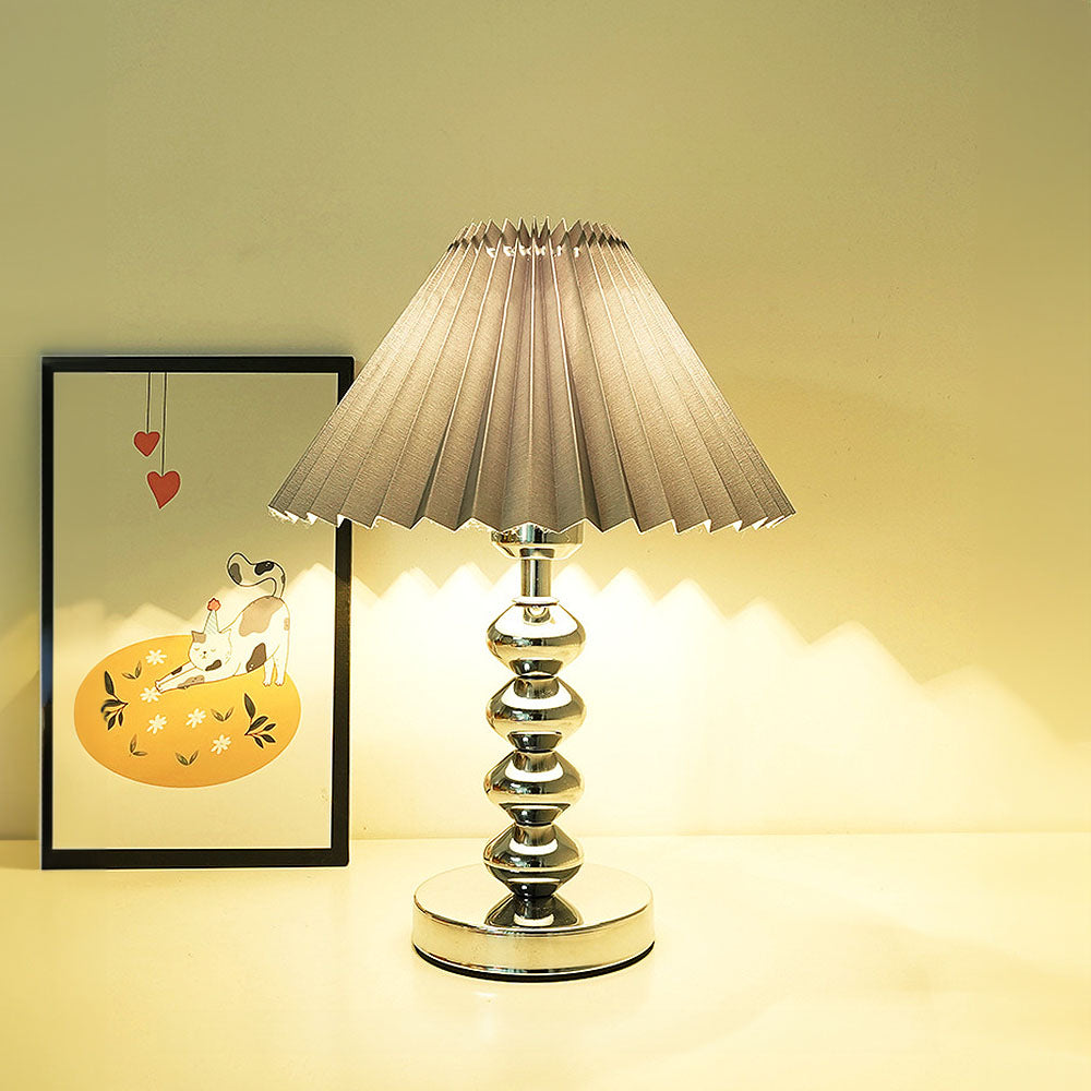 Elegant Modern Iron Table Lamp – A Stylish and Simple Lighting Solution for Contemporary Luxury Interiors