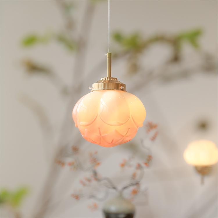 Vintage Art Glass Pendant Light Fixture - Elegant Hanging Lamp for Home Decor, Retro Style Illumination for Living Spaces