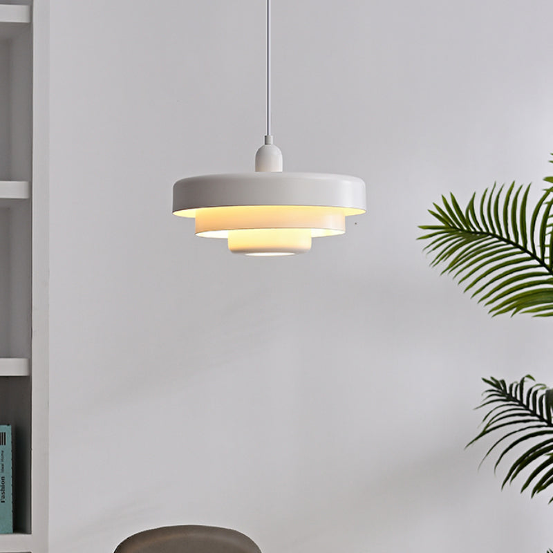 Lampa wisząca w stylu mid-century pomarańczowa metalowa oprawa