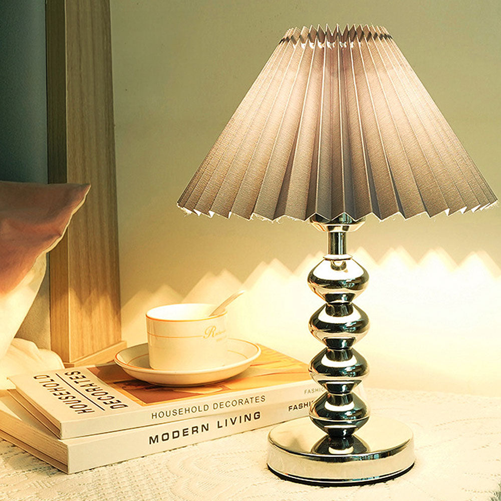 Elegant Modern Iron Table Lamp – A Stylish and Simple Lighting Solution for Contemporary Luxury Interiors