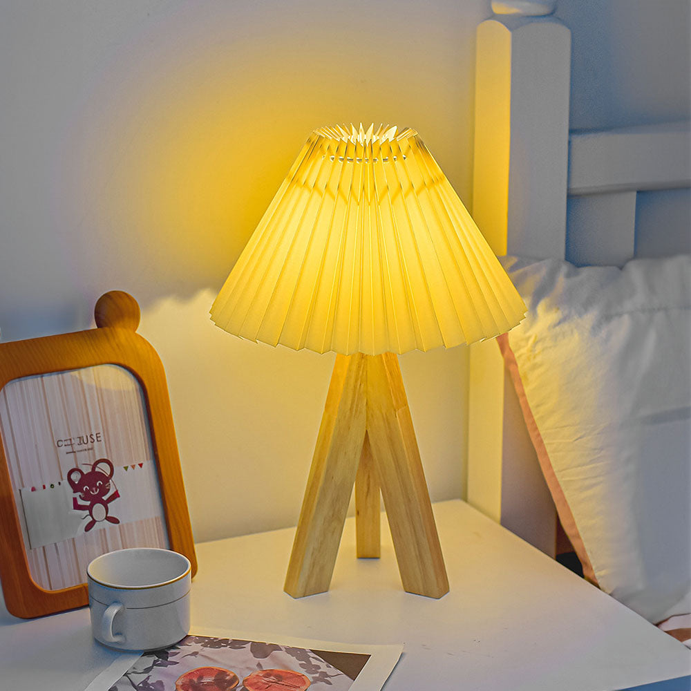 Vintage Wooden LED Bedside Table Lamp for a Chic Retro Bedroom Ambience - Stylish, Simple Design for Modern Living Spaces