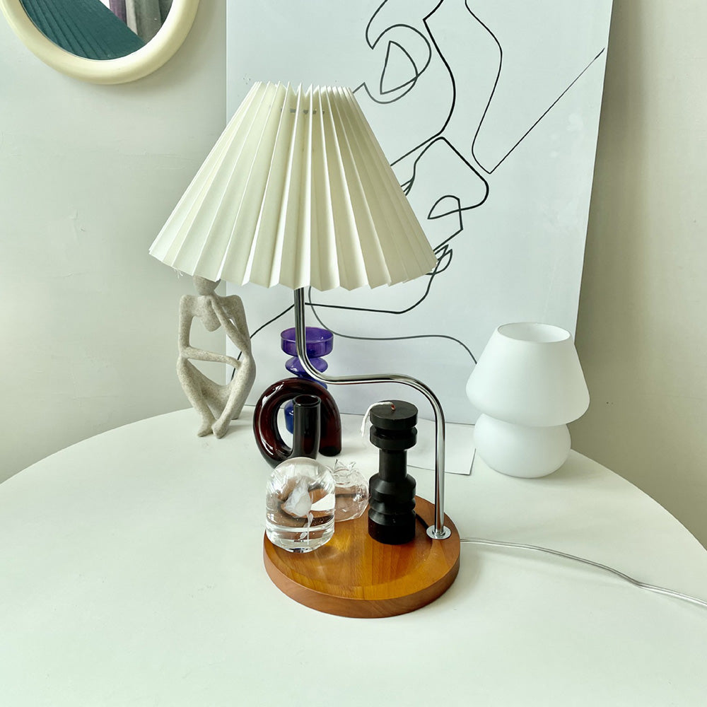 Vintage Solid Wood Pleated Table Lamp - Retro Design for Elegant Lighting in Your Home or Office