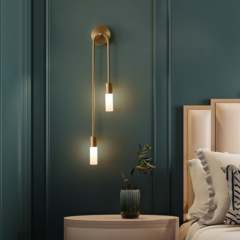 Lámpara de pared LED dorada moderna para mesita de noche