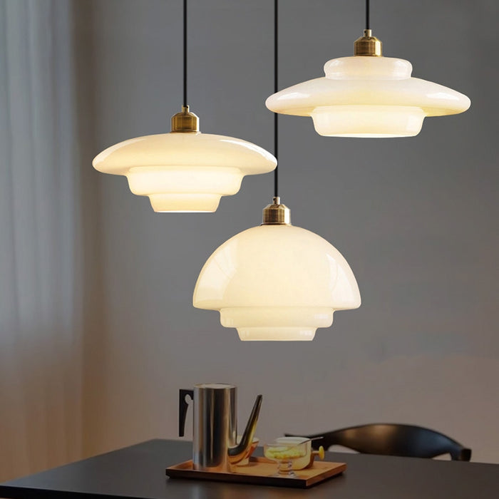 Lámpara colgante de cristal blanco estilo mediados de siglo