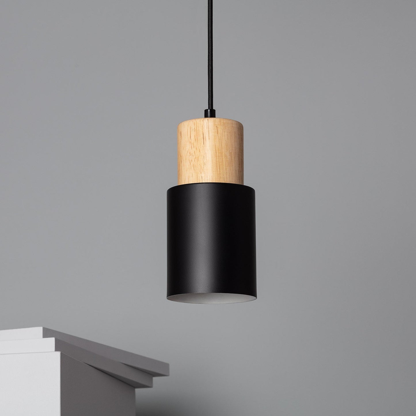 Suspension moderne en bois noir cylindre luminaire