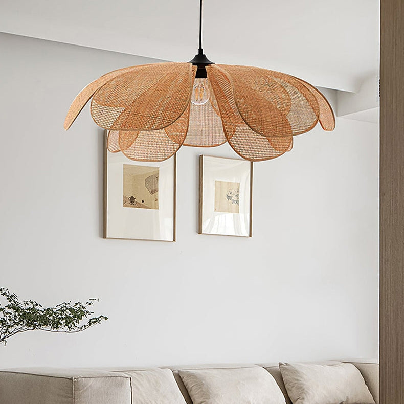 Rustic Rattan Petal Pendant Light Shade - Elegant Hanging Lamp for a Warm, Natural Atmosphere in Your Home