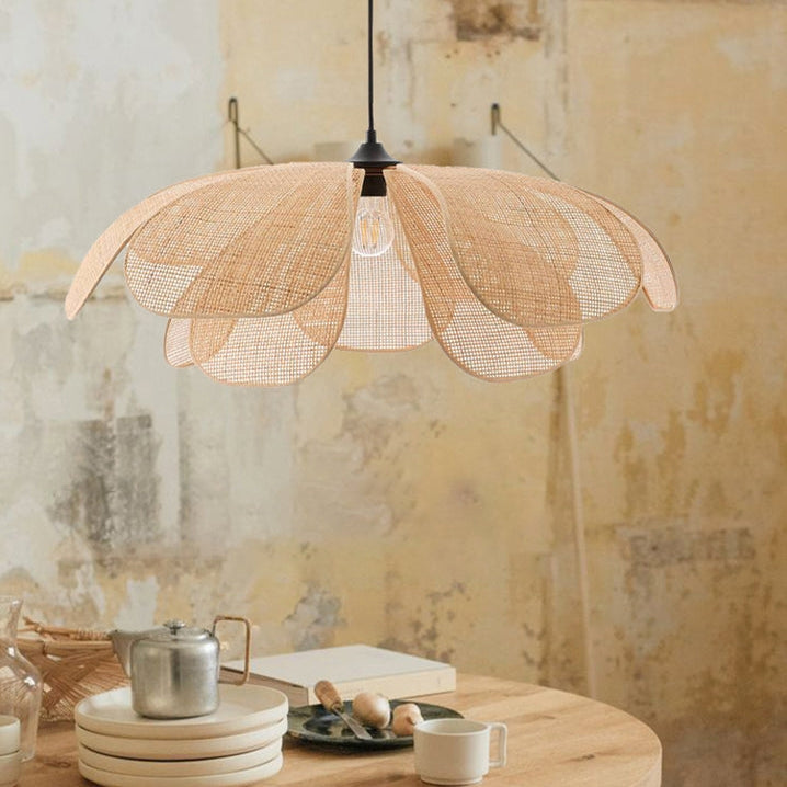 Rustic Rattan Petal Pendant Light Shade - Elegant Hanging Lamp for a Warm, Natural Atmosphere in Your Home