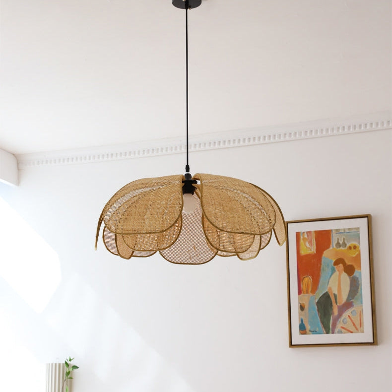 Rustic Rattan Petal Pendant Light Shade - Elegant Hanging Lamp for a Warm, Natural Atmosphere in Your Home