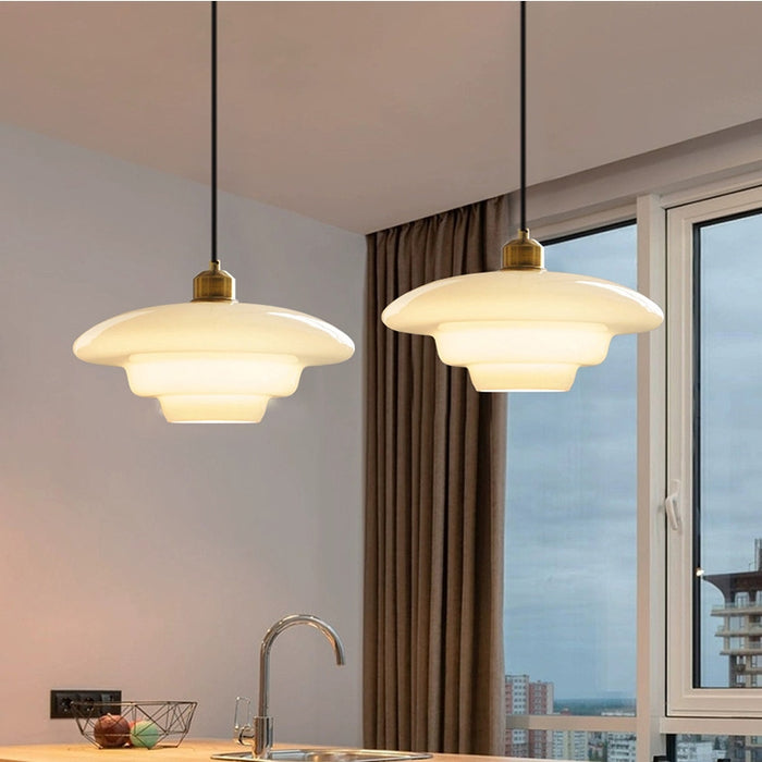 Lámpara colgante de cristal blanco estilo mediados de siglo