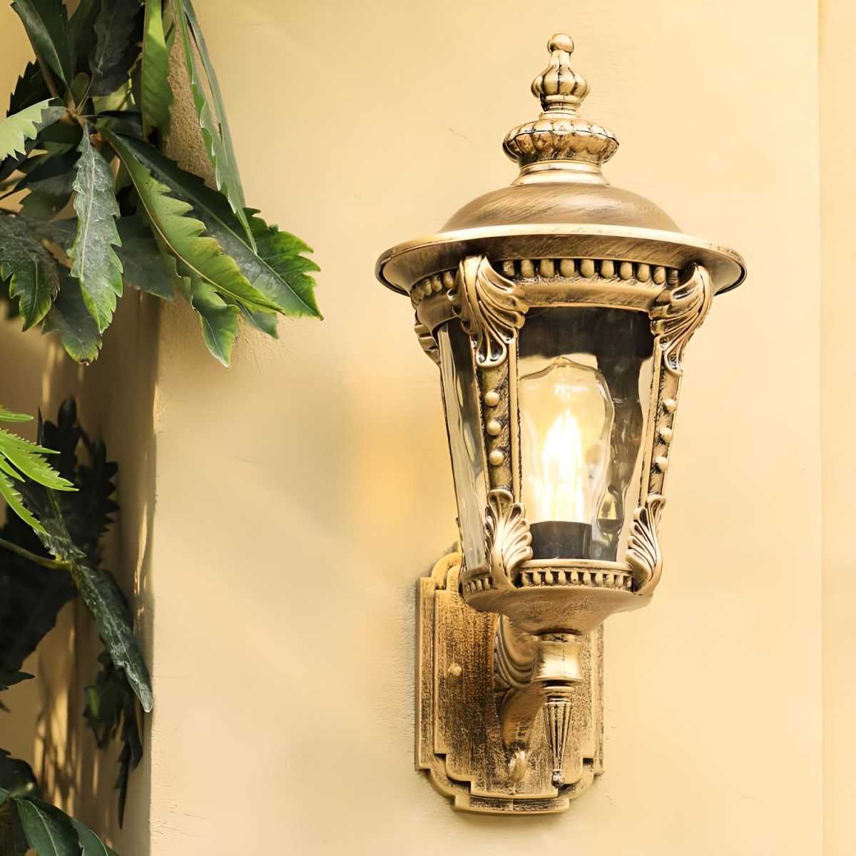 Classic Vintage-Style Glass Outdoor Wall Light Fixture for Elegant Garden and Patio Illumination