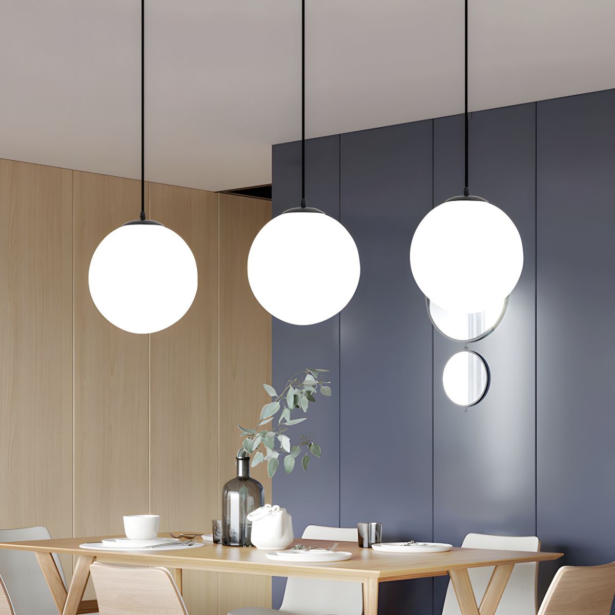 Elegant Simple Glass 1-Bulb Pendant Light for Restaurants and Home Dining Spaces - Modern Lighting Fixture in British Design