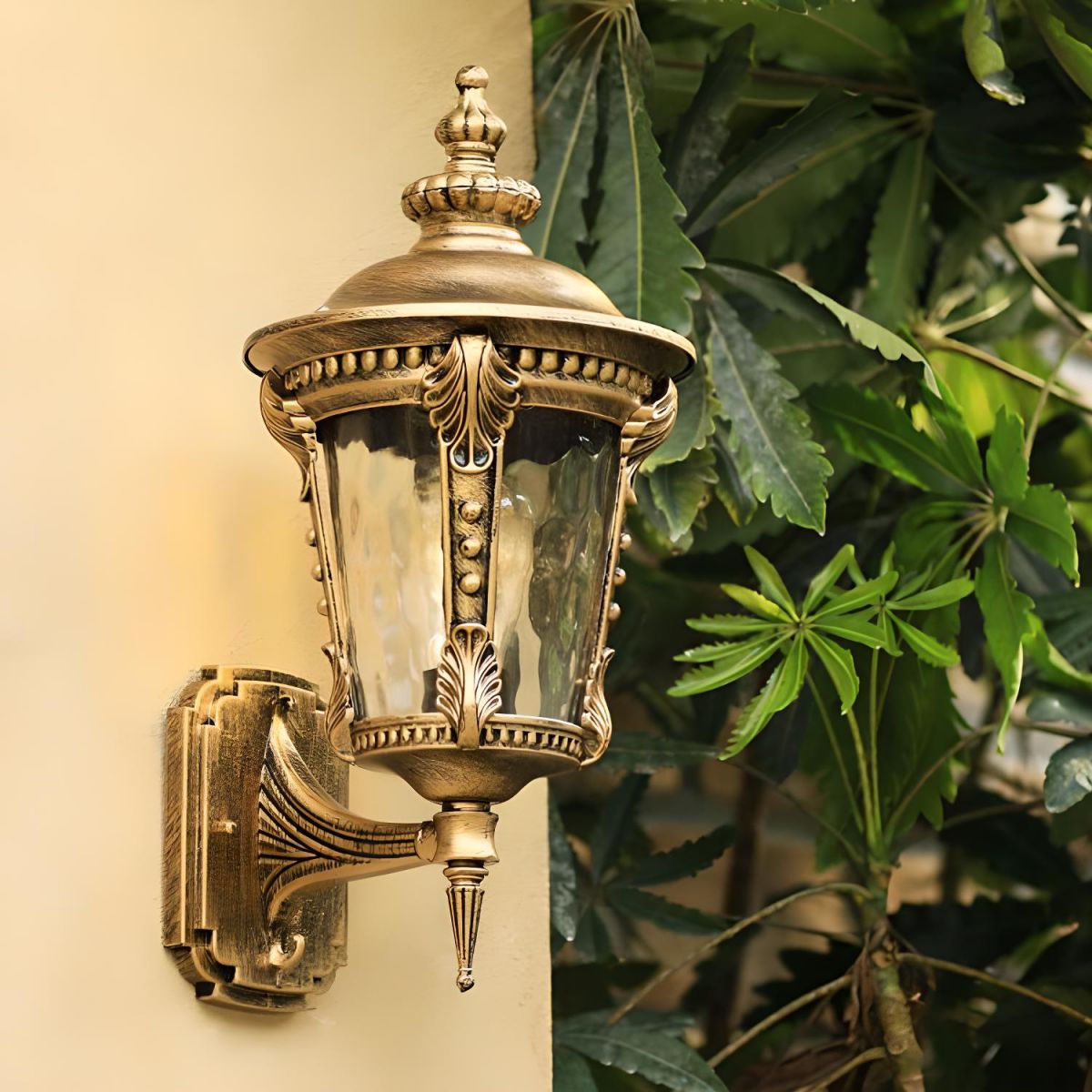 Classic Vintage-Style Glass Outdoor Wall Light Fixture for Elegant Garden and Patio Illumination