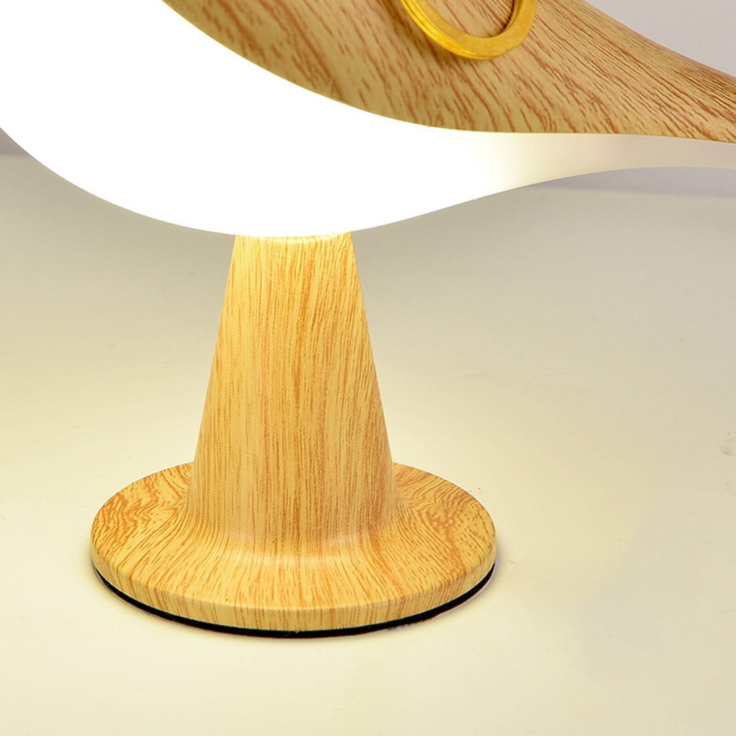 Moderne Holz-LED-Tischlampe im Vogel-Design