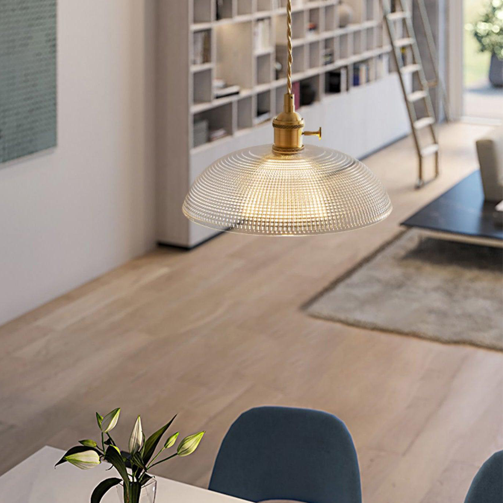 Lampada a sospensione con paralume in vetro a coste