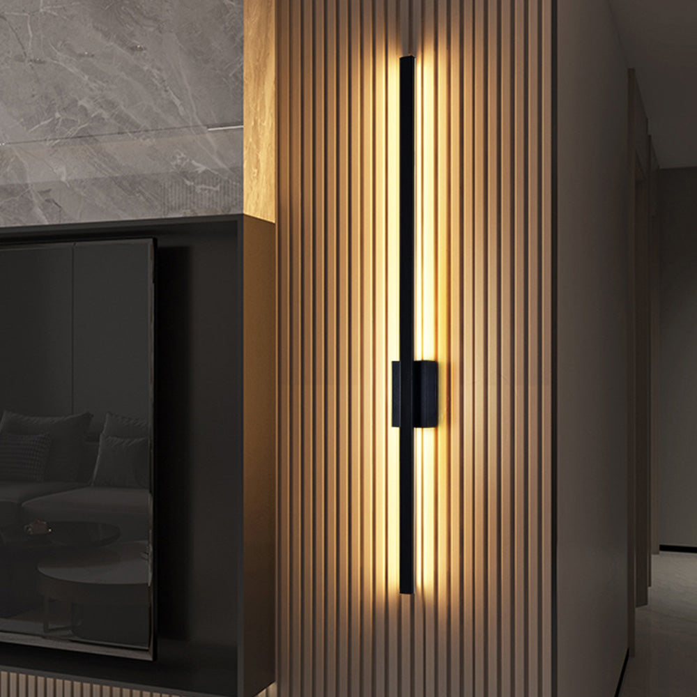Apliques de pared LED de hierro largos, minimalistas e industriales, para una decoración contemporánea y una iluminación elegante.