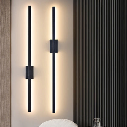 Apliques de pared LED de hierro largos, minimalistas e industriales, para una decoración contemporánea y una iluminación elegante.
