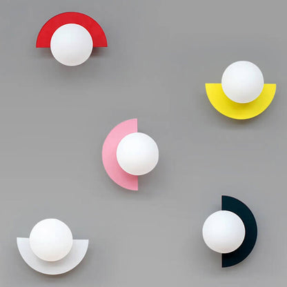 Applique murale à globe en verre avec base colorée
