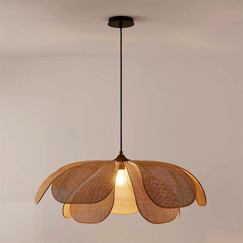 Rustic Rattan Petal Pendant Light Shade - Elegant Hanging Lamp for a Warm, Natural Atmosphere in Your Home