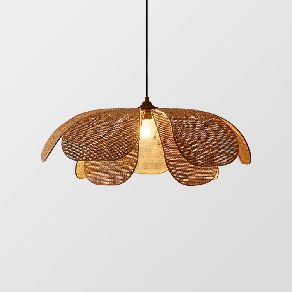 Rustic Rattan Petal Pendant Light Shade - Elegant Hanging Lamp for a Warm, Natural Atmosphere in Your Home