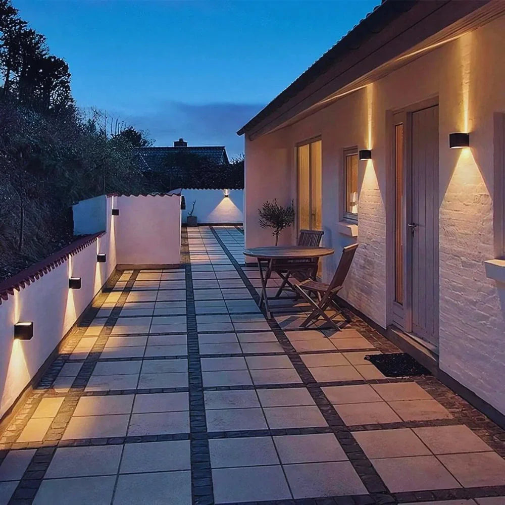 Nowoczesna czarna aluminiowa lampa ścienna