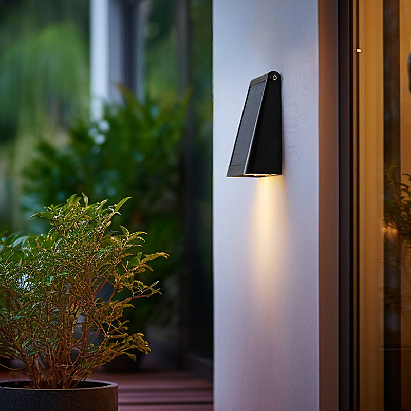 Zewnętrzna solara lampa ścienna z regulowanym kątem