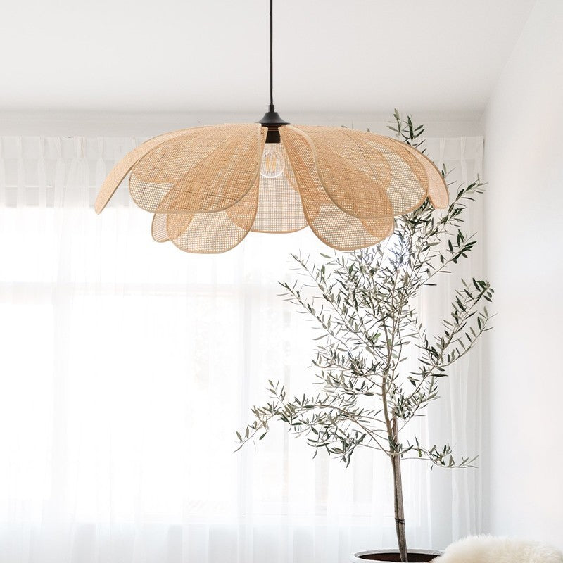 Rustic Rattan Petal Pendant Light Shade - Elegant Hanging Lamp for a Warm, Natural Atmosphere in Your Home