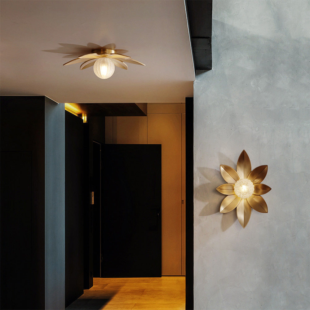 Contemporary Gold Wall Light for Bedroom - Elegant Modern Design to Enhance Your Home Decor and Create a Warm Ambience