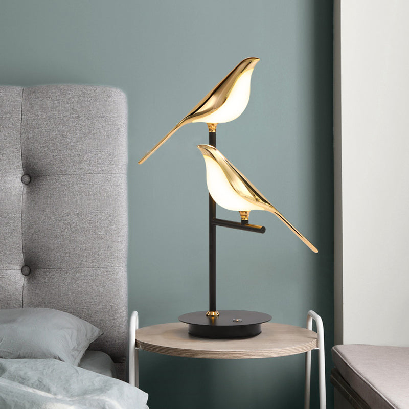 Elegant Golden Bird Table Lamp for Bedroom Decor - Stylish Lighting for a Chic and Cozy Atmosphere in Your Home