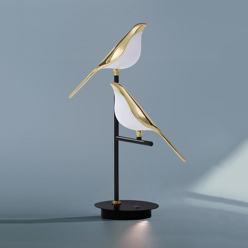 Elegant Golden Bird Table Lamp for Bedroom Decor - Stylish Lighting for a Chic and Cozy Atmosphere in Your Home