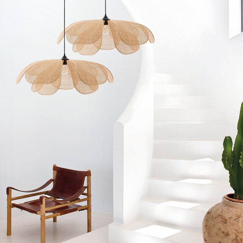 Rustic Rattan Petal Pendant Light Shade - Elegant Hanging Lamp for a Warm, Natural Atmosphere in Your Home