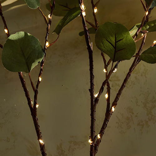 LED-Weidenzweig-Lichter in Keramikvase