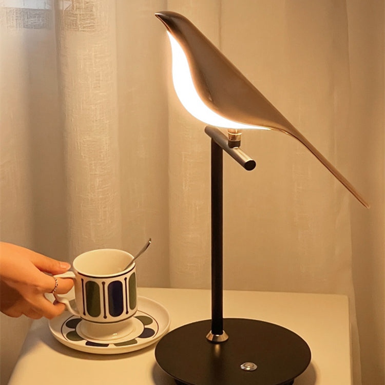 Elegant Golden Bird Table Lamp for Bedroom Decor - Stylish Lighting for a Chic and Cozy Atmosphere in Your Home