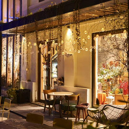 Guirlandes lumineuses avec ornements globes suspendus