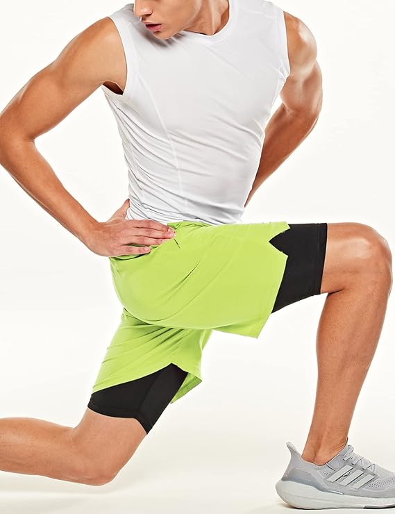 Short de sport avec poche pour téléphone et doublure