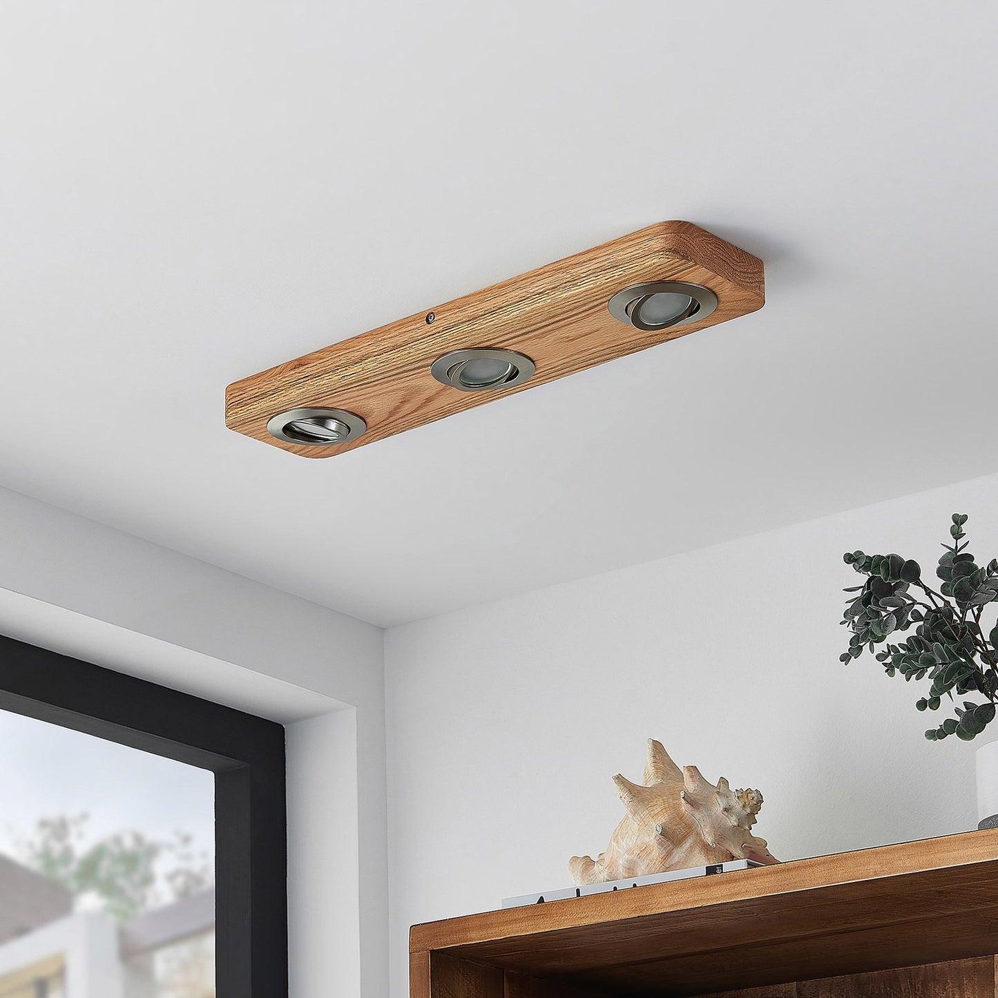 Plafonnier avec cadre en bois et spots LED