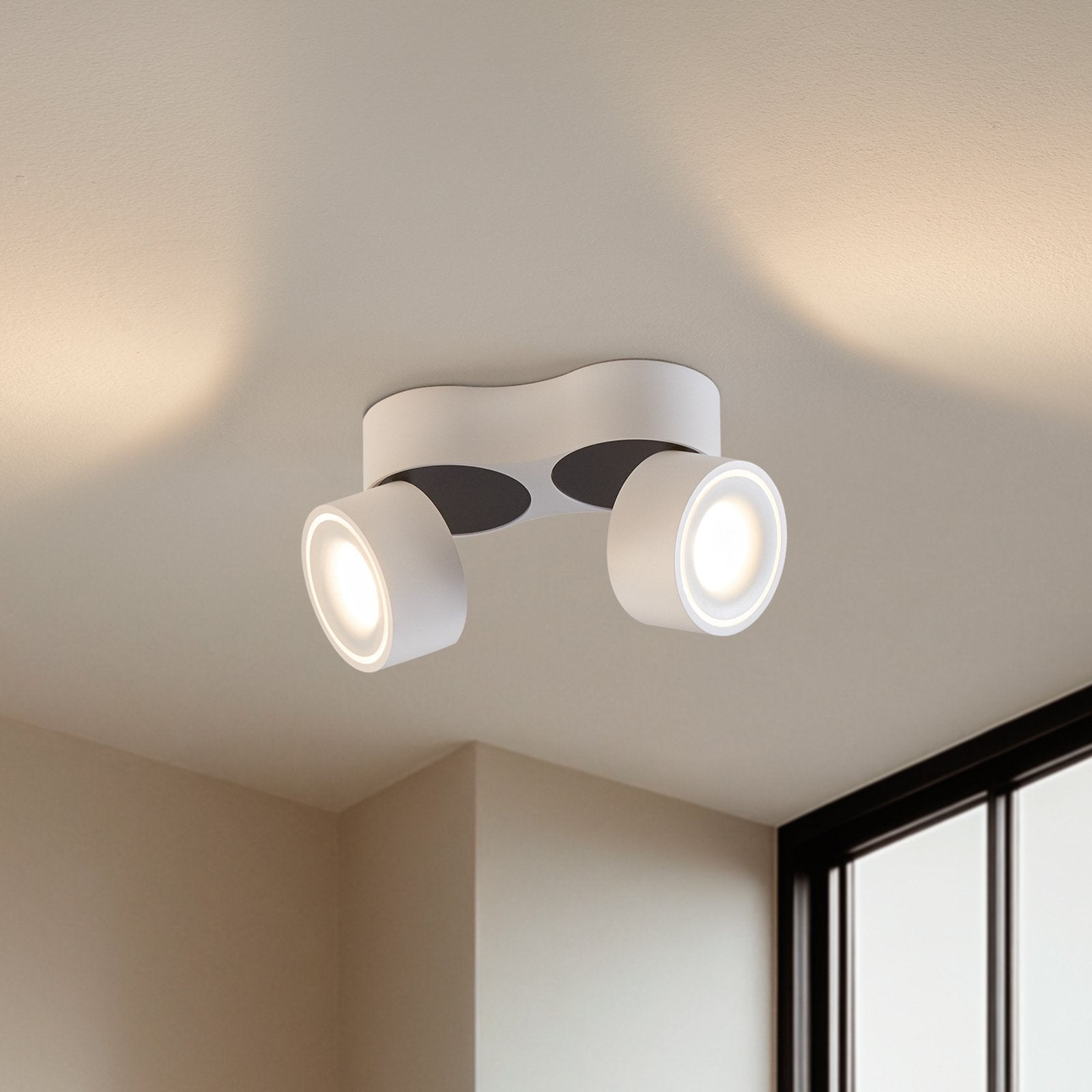 Plafoniera con faretti LED orientabili