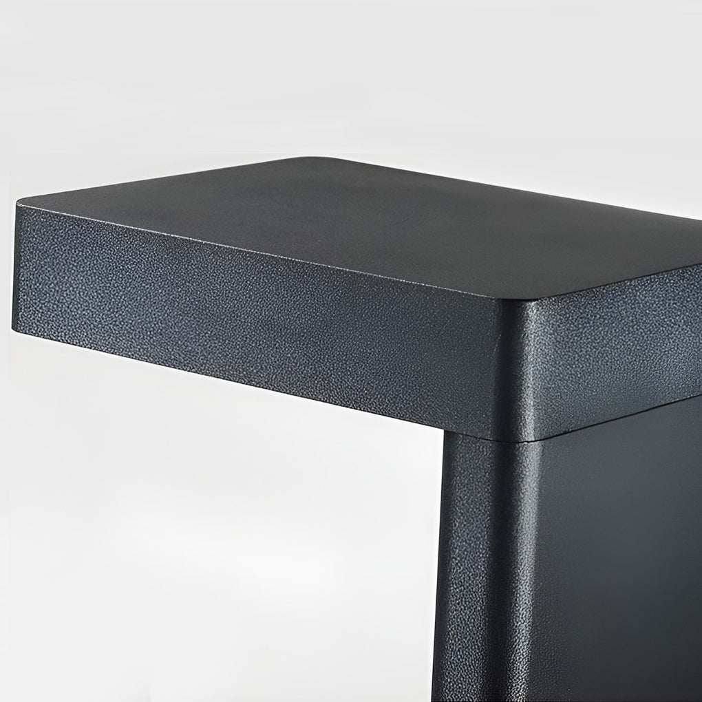 Solarna lampa ogrodowa na ścieżkę z czarną metalową ramą