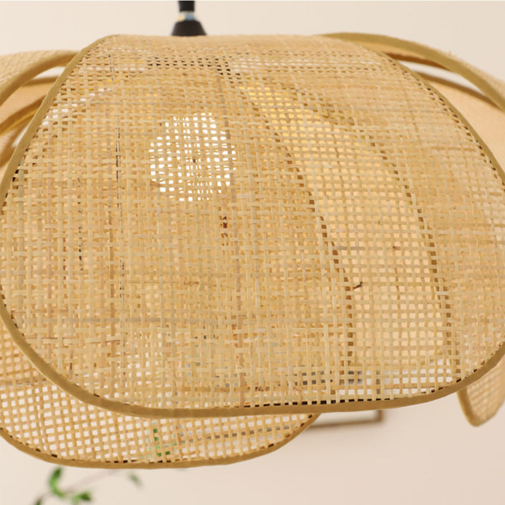 Rustic Rattan Petal Pendant Light Shade - Elegant Hanging Lamp for a Warm, Natural Atmosphere in Your Home