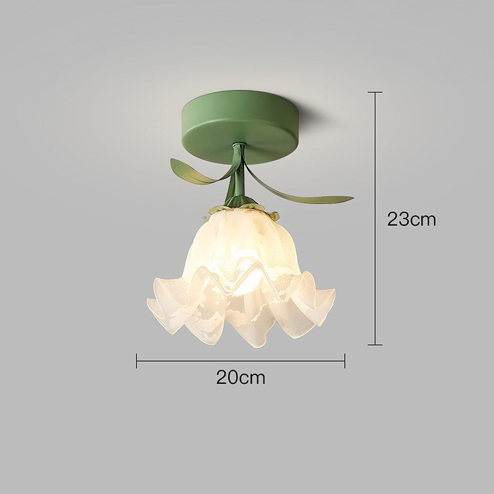Lampa sufitowa z kloszem w kwiatowy wzór ze szkła