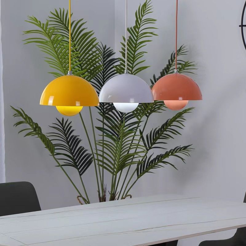 Lampada a sospensione moderna con cupola in metallo