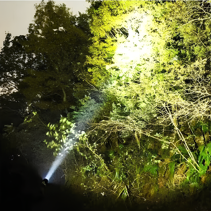 Wiederaufladbare LED-Taschenlampe mit langem Lichtstrahl