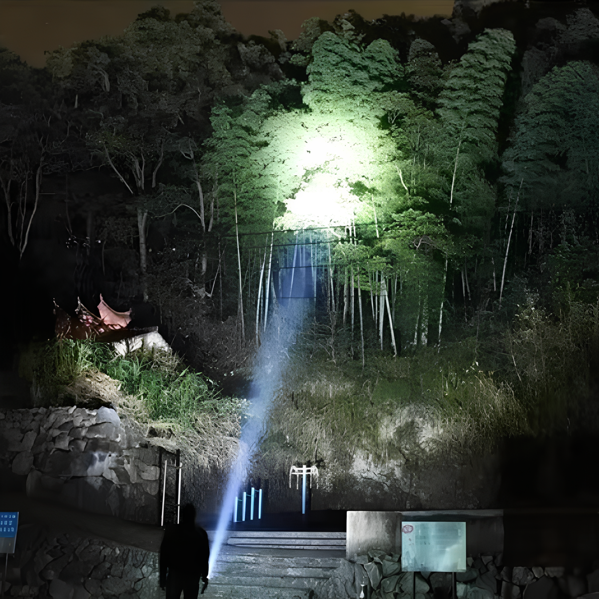 Wiederaufladbare LED-Taschenlampe mit langem Lichtstrahl