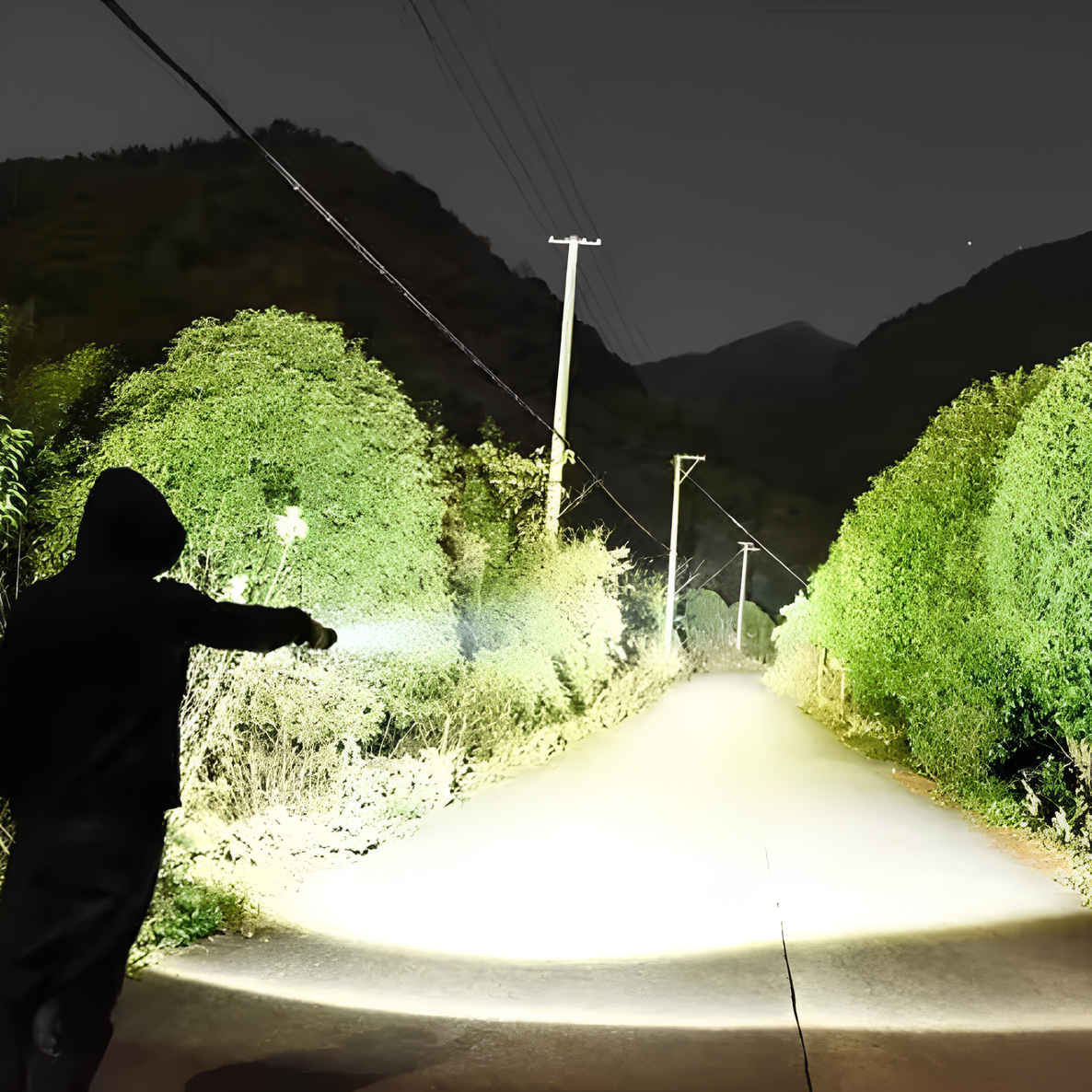 Wiederaufladbare LED-Taschenlampe mit langem Lichtstrahl