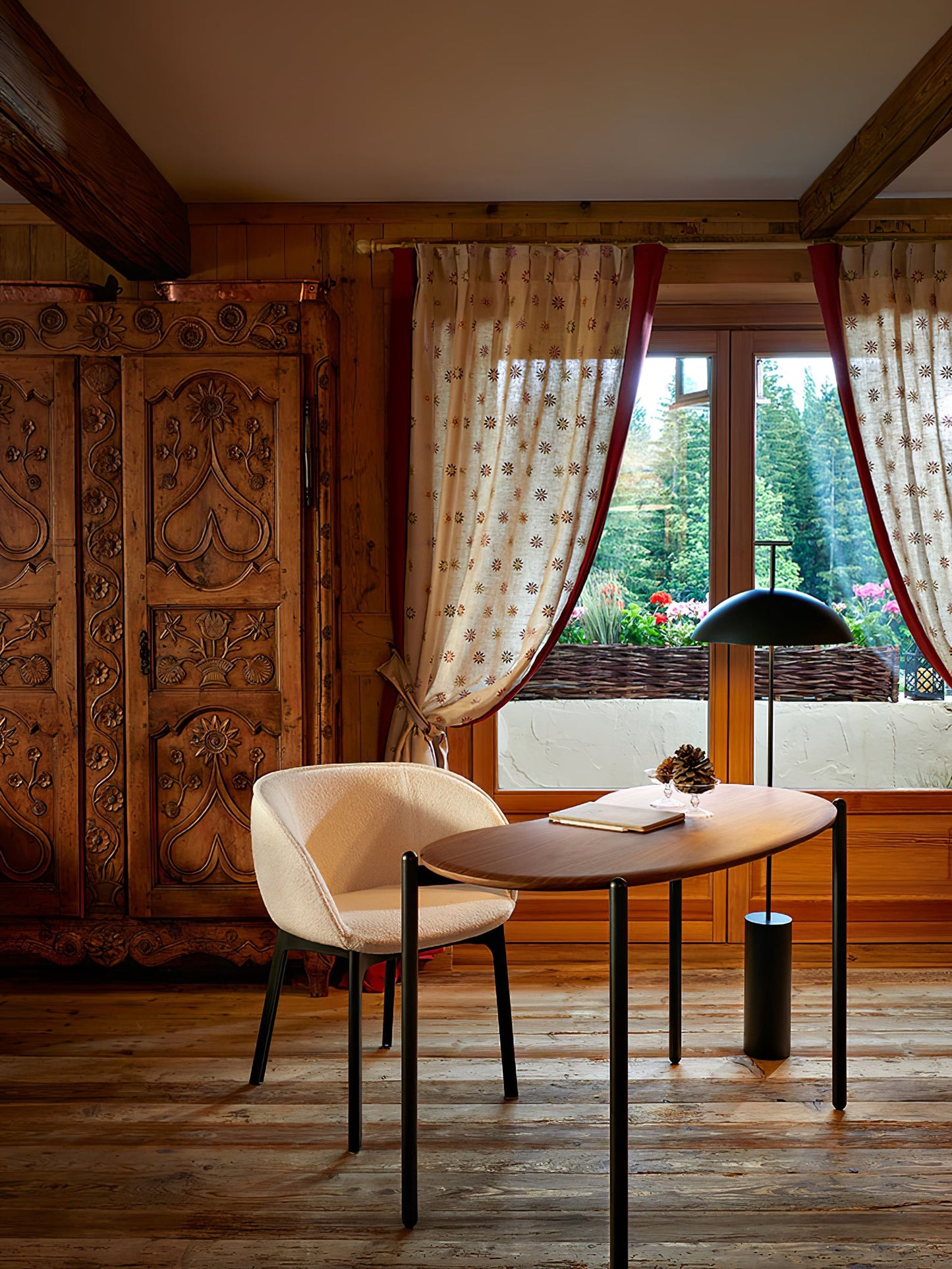 Lampe sur pied moderne en bois avec abat-jour en tissu